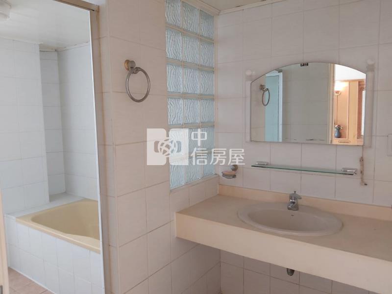 東區邊間高樓採光五大房平車房屋室內格局與周邊環境