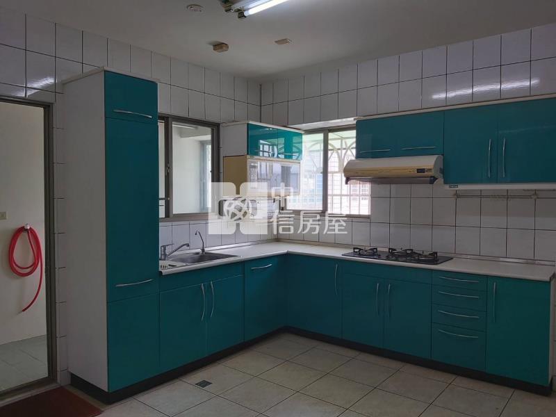 東區邊間高樓採光五大房平車房屋室內格局與周邊環境