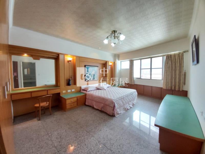 東區邊間高樓採光五大房平車房屋室內格局與周邊環境