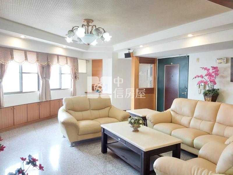 東區邊間高樓採光五大房平車房屋室內格局與周邊環境