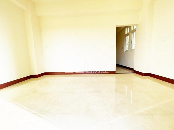 中清愛買旁獨棟臨路別墅房屋室內格局與周邊環境