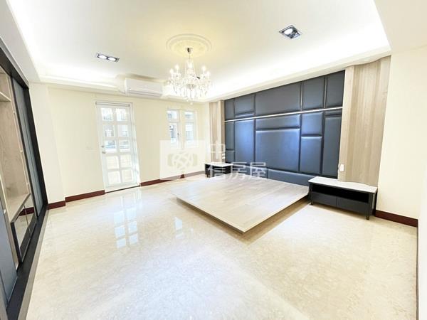 中清愛買旁獨棟臨路別墅房屋室內格局與周邊環境