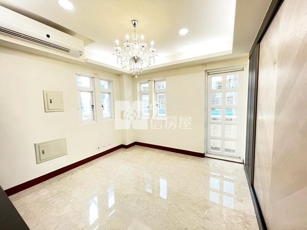 中清愛買旁獨棟臨路別墅房屋室內格局與周邊環境