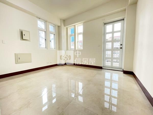 中清愛買旁獨棟臨路別墅房屋室內格局與周邊環境