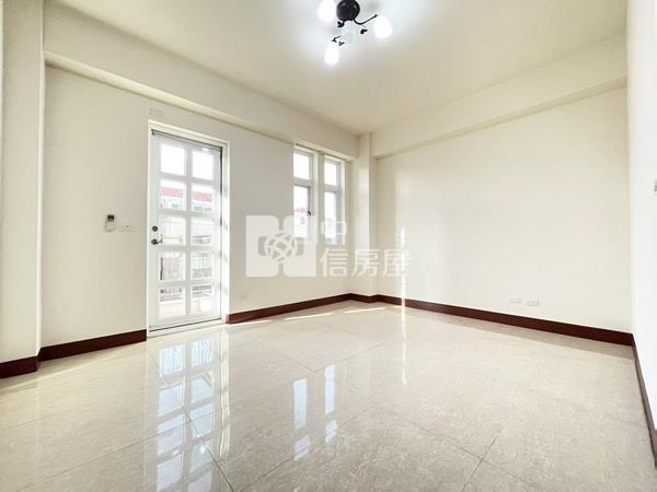 中清愛買旁獨棟臨路別墅房屋室內格局與周邊環境