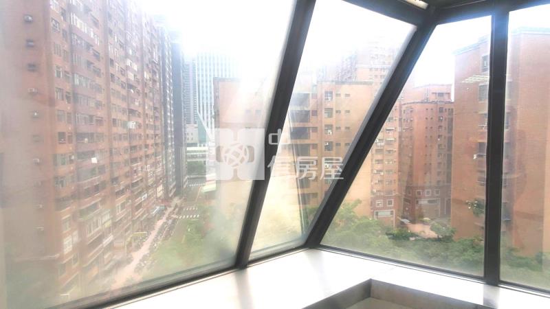 正五期近市府稀有高樓角間商辦房屋室內格局與周邊環境