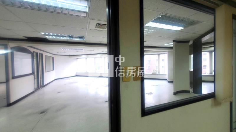 正五期近市府稀有高樓角間商辦房屋室內格局與周邊環境