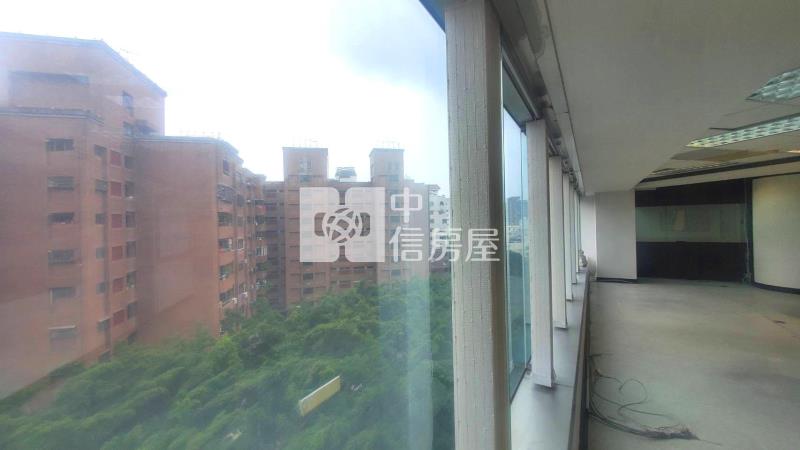 正五期近市府稀有高樓角間商辦房屋室內格局與周邊環境