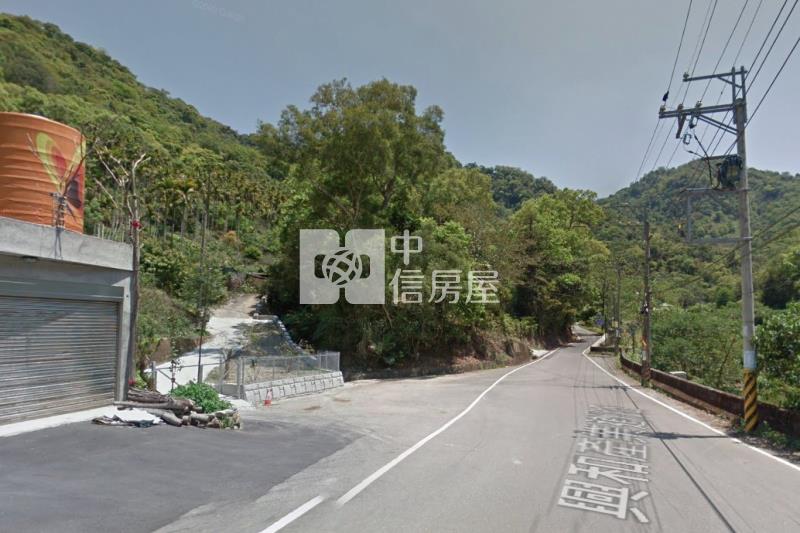 新社中興街旁退休農舍房屋室內格局與周邊環境