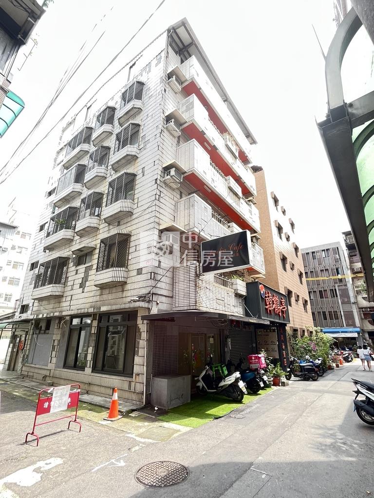 一中商圈邊間大面寬透店房屋室內格局與周邊環境