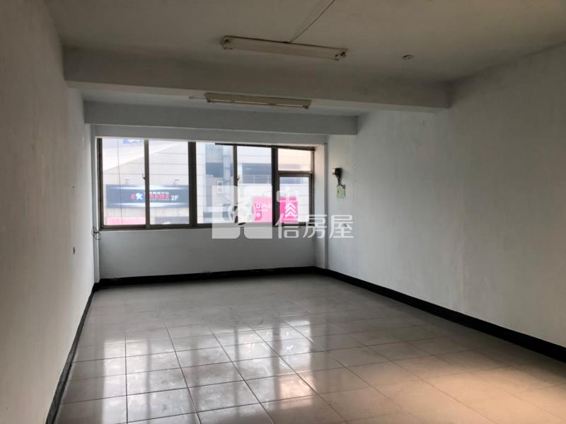 前後臨路雙面電梯透店房屋室內格局與周邊環境