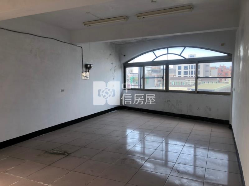 前後臨路雙面電梯透店房屋室內格局與周邊環境