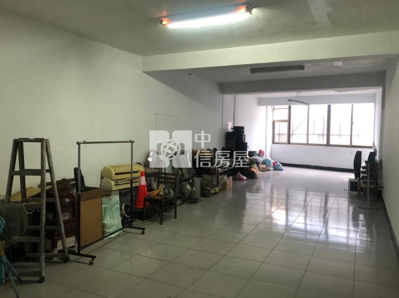 前後臨路雙面電梯透店房屋室內格局與周邊環境