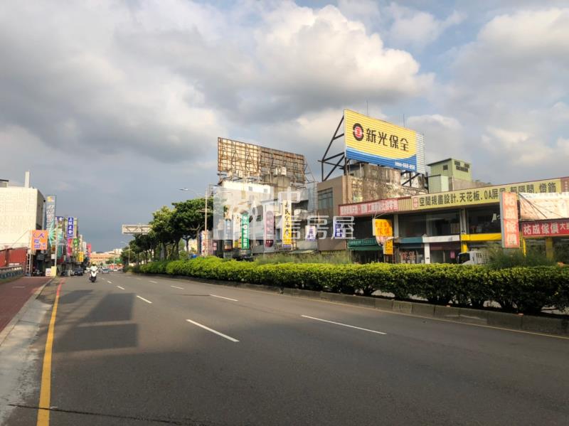 前後臨路雙面電梯透店房屋室內格局與周邊環境