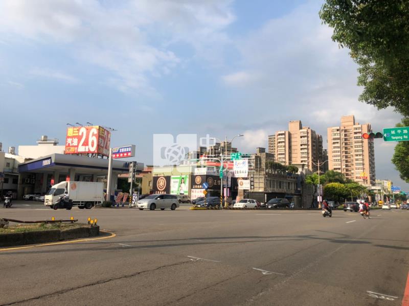 前後臨路雙面電梯透店房屋室內格局與周邊環境