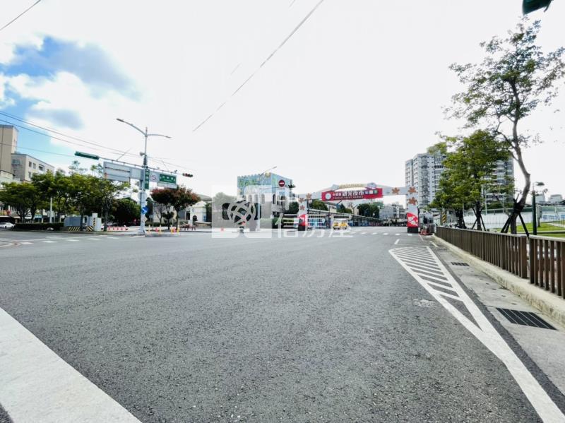 【安家】專任-SOGO旁燙金三角窗透店房屋室內格局與周邊環境