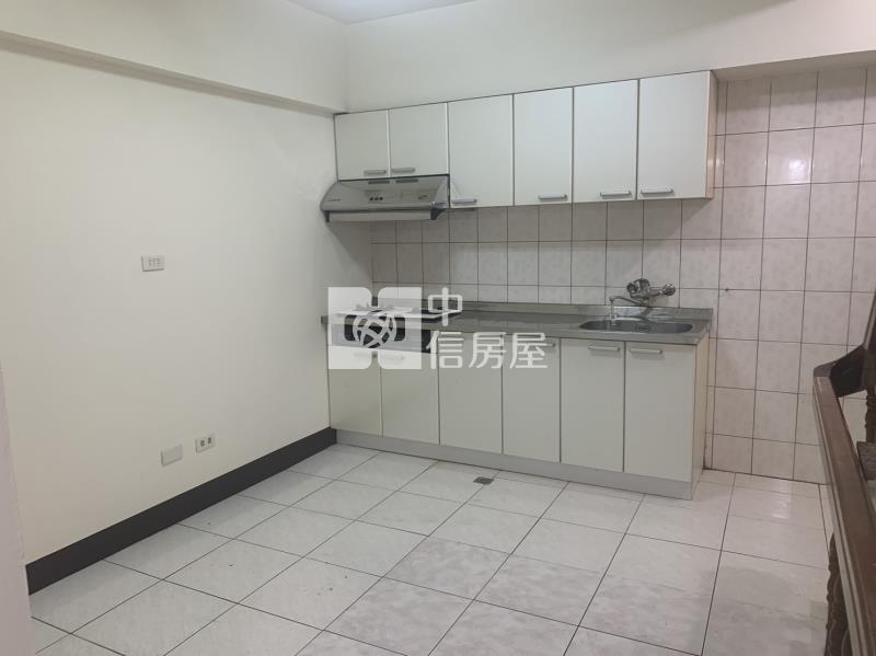 歸仁圓環商圈店面房屋室內格局與周邊環境