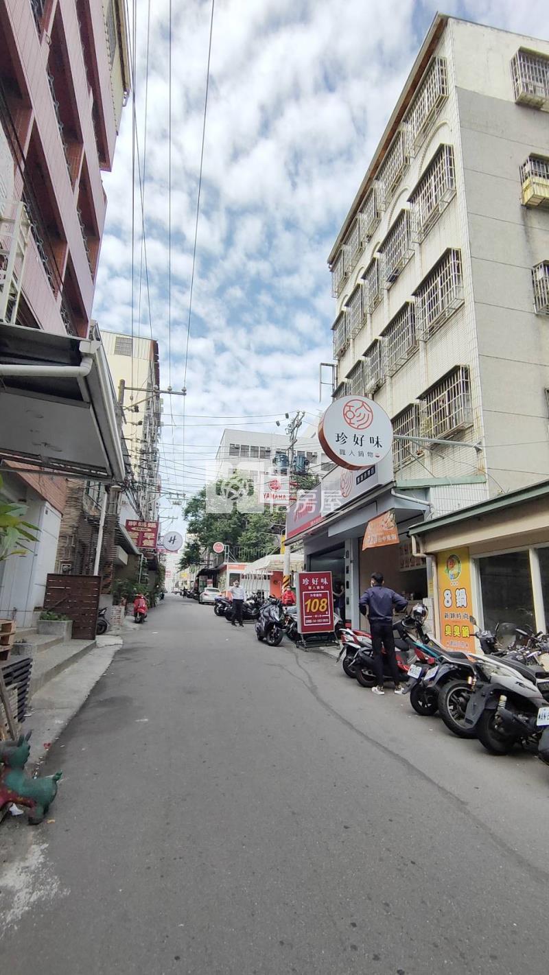 東海邊間大地坪雙店面24套房房屋室內格局與周邊環境