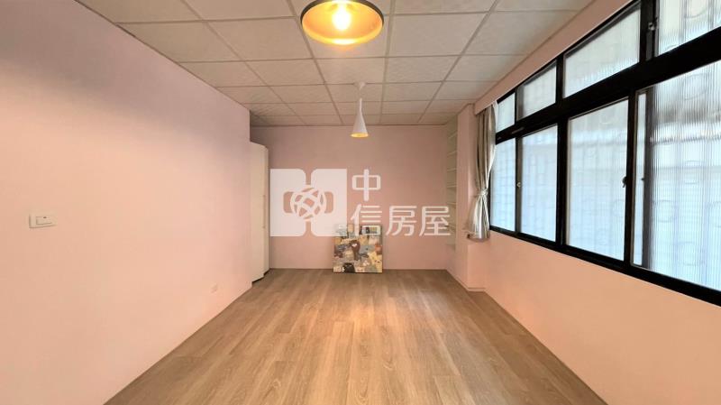 低總價一中角間店面房屋室內格局與周邊環境
