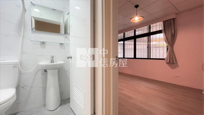 低總價一中角間店面房屋室內格局與周邊環境