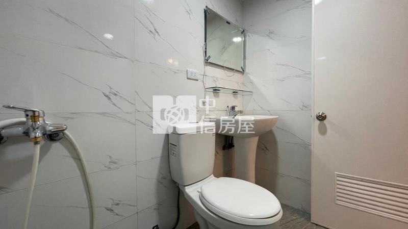 低總價一中角間店面房屋室內格局與周邊環境