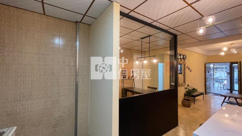 低總價一中角間店面房屋室內格局與周邊環境