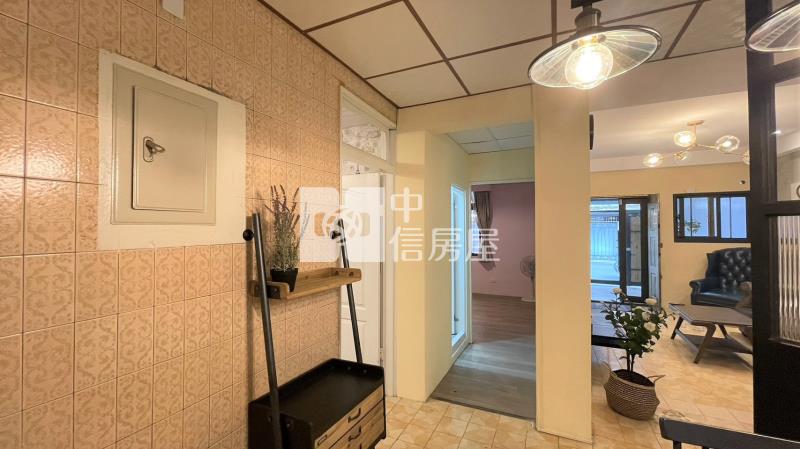 低總價一中角間店面房屋室內格局與周邊環境