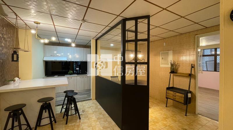 低總價一中角間店面房屋室內格局與周邊環境