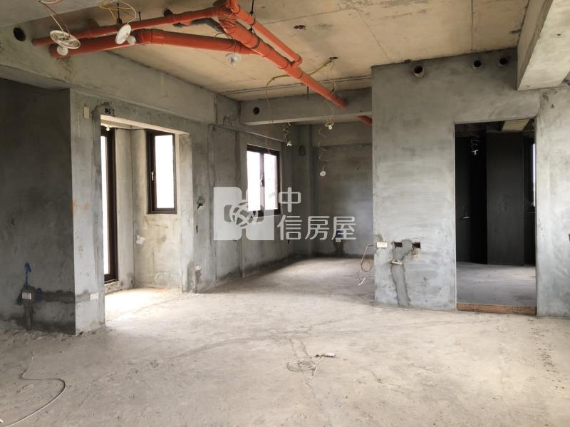 央大旁歐式毛胚電梯渡假農舍房屋室內格局與周邊環境