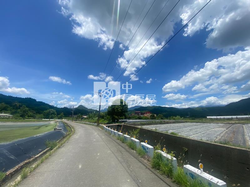 高雄土地 漫蝶山景美濃農地房屋室內格局與周邊環境