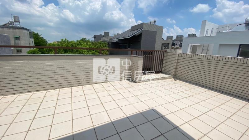 屏東市雙車別墅房屋室內格局與周邊環境