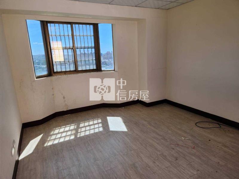 龍岡國小北帝國無敵景觀戶+平面車位房屋室內格局與周邊環境