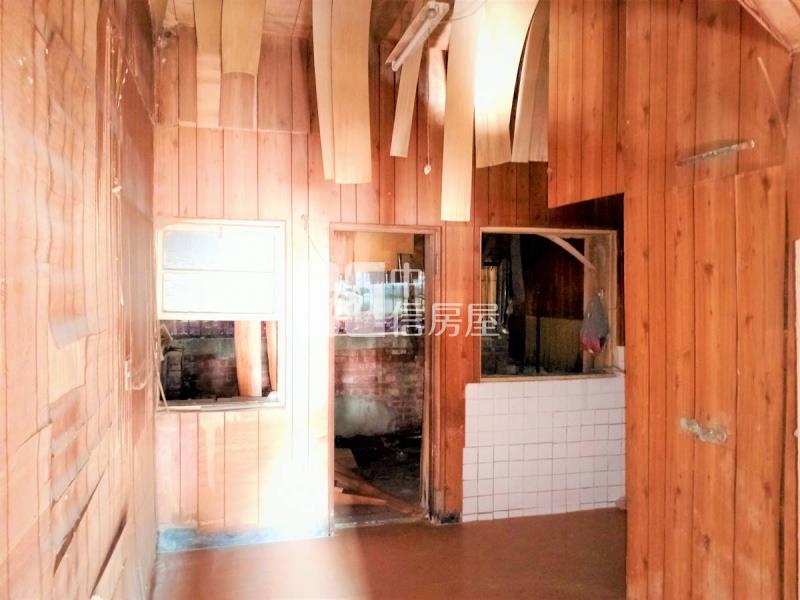 近南台科技大學傳統透天房屋室內格局與周邊環境