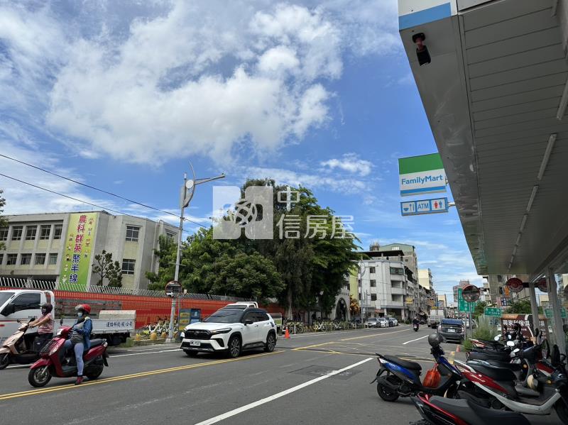 員林黃昏市場旁成功東路大店面房屋室內格局與周邊環境