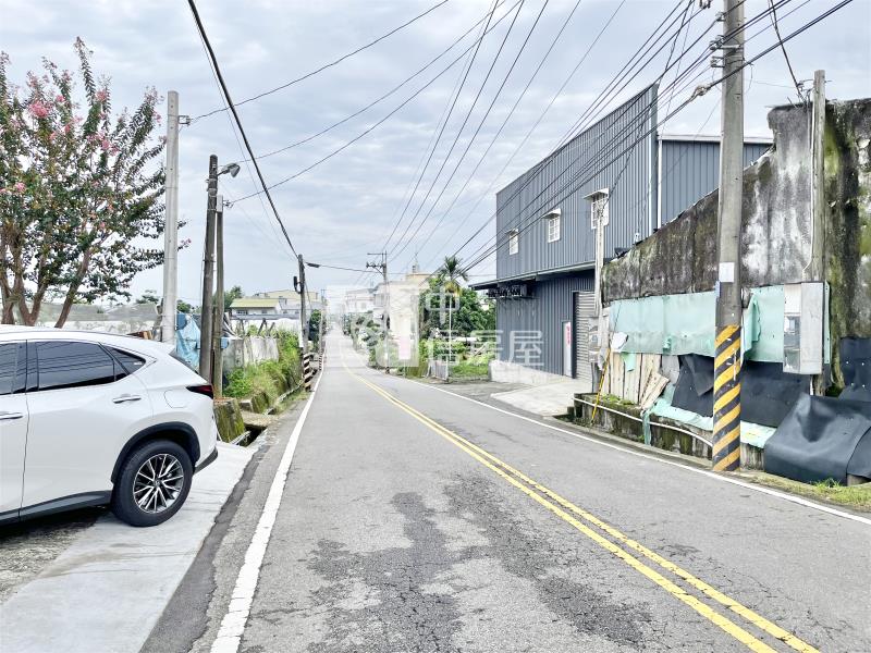 新社8米臨路大面寬農地801房屋室內格局與周邊環境