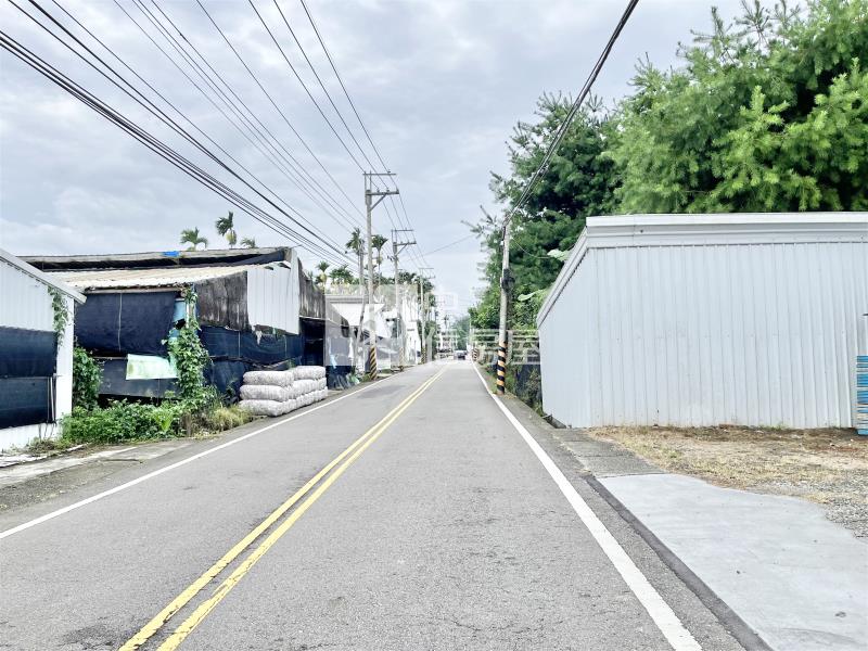 新社8米臨路大面寬農地801房屋室內格局與周邊環境