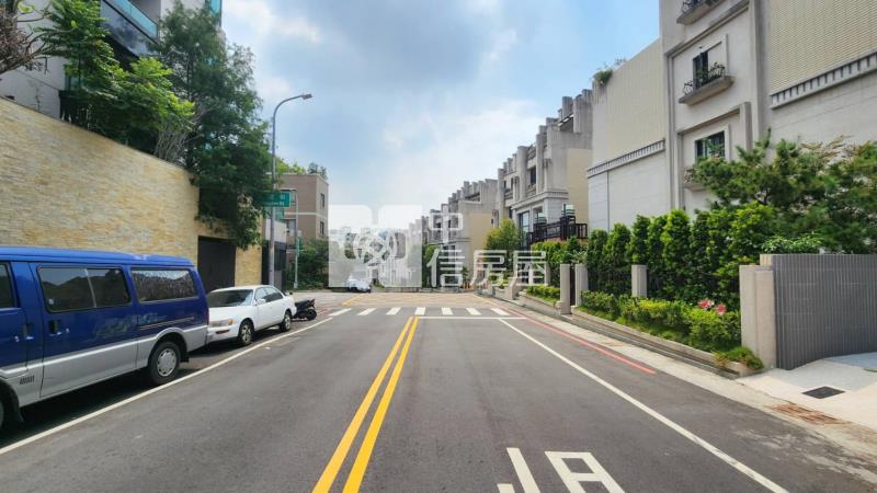 正松竹路角間四車電梯別墅房屋室內格局與周邊環境