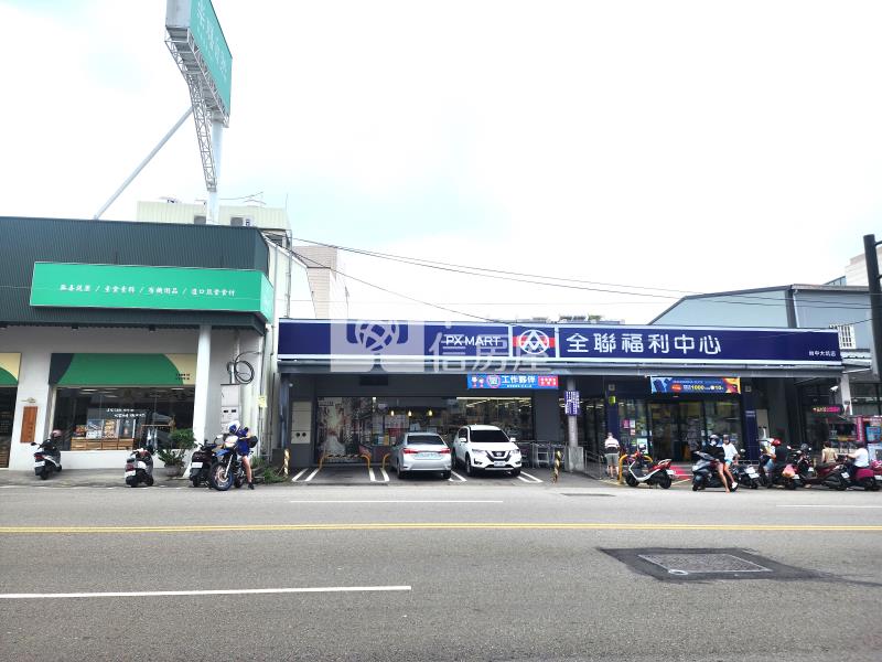 十期軍功商圈透天店面房屋室內格局與周邊環境