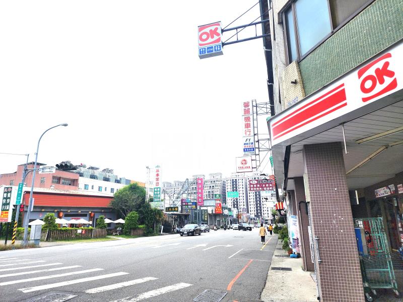 十期軍功商圈透天店面房屋室內格局與周邊環境