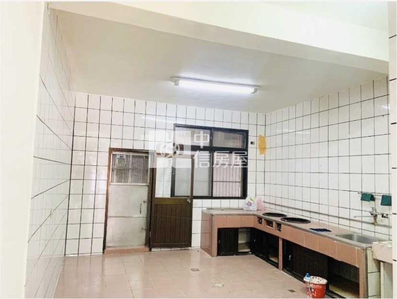 體育園區大地坪美透天房屋室內格局與周邊環境