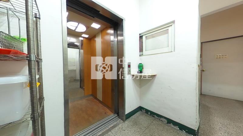 臺灣大道邊間電梯透店房屋室內格局與周邊環境