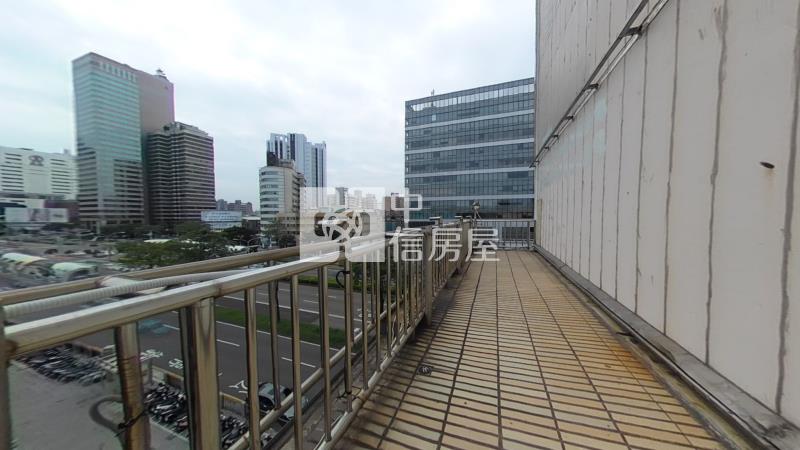 臺灣大道邊間電梯透店房屋室內格局與周邊環境