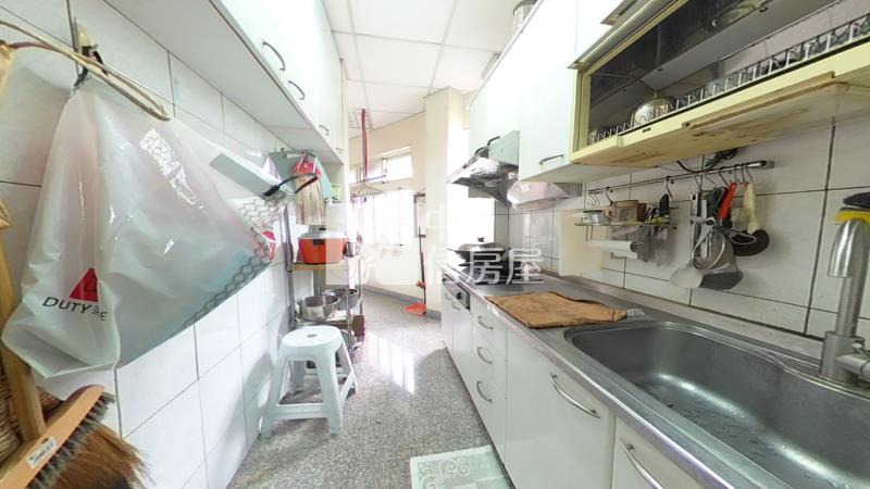 臺灣大道邊間電梯透店房屋室內格局與周邊環境