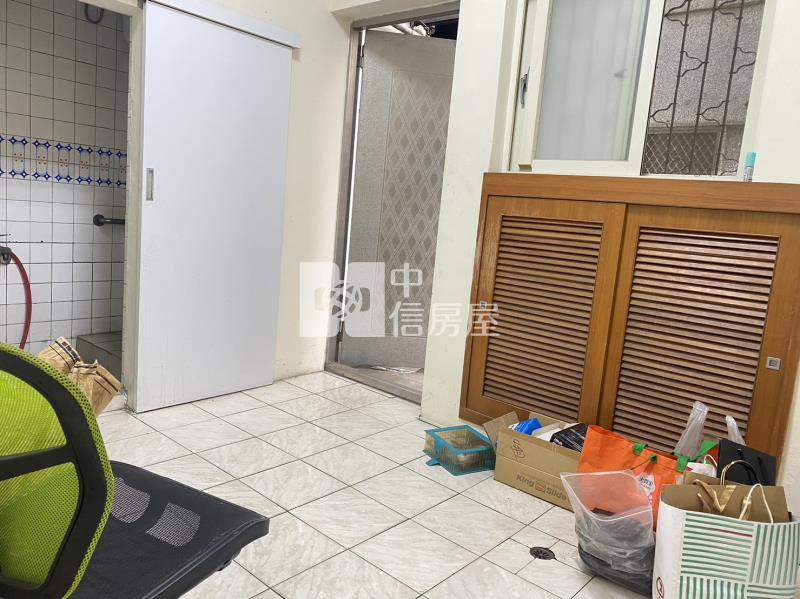 中國醫正學士路透天店面房屋室內格局與周邊環境