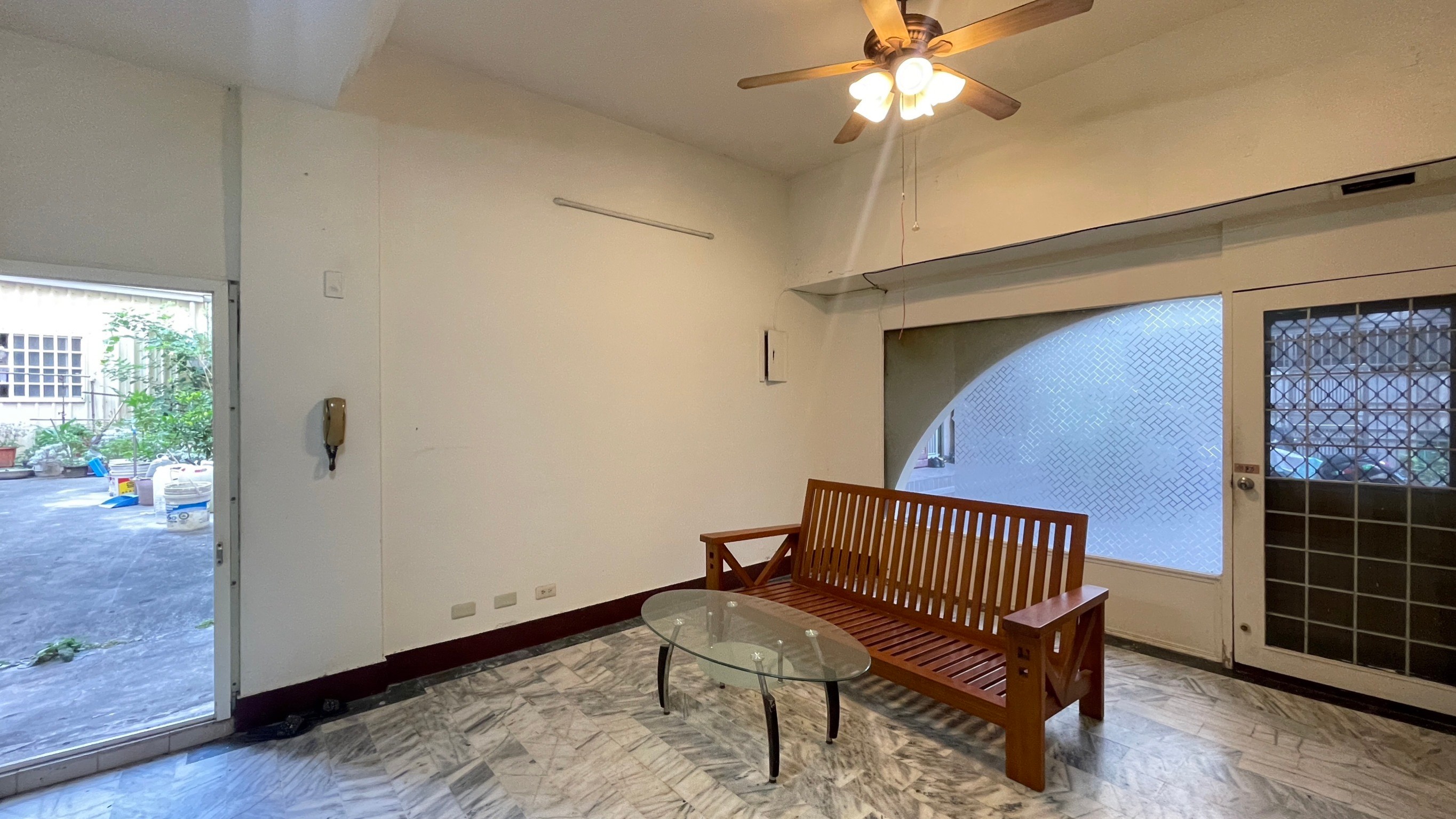 衛道路公寓一樓有大後院房屋室內格局與周邊環境