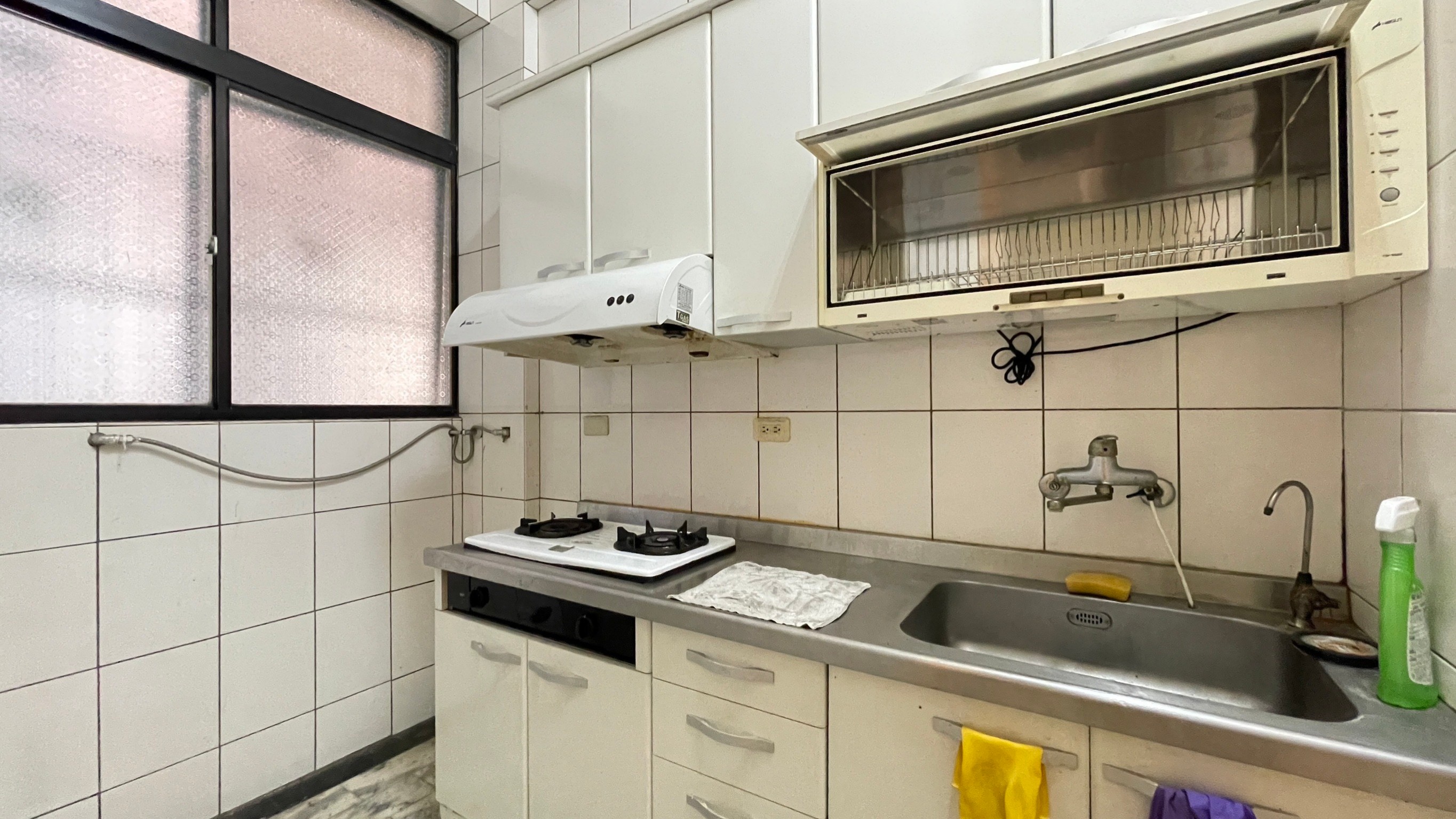 衛道路公寓一樓有大後院房屋室內格局與周邊環境