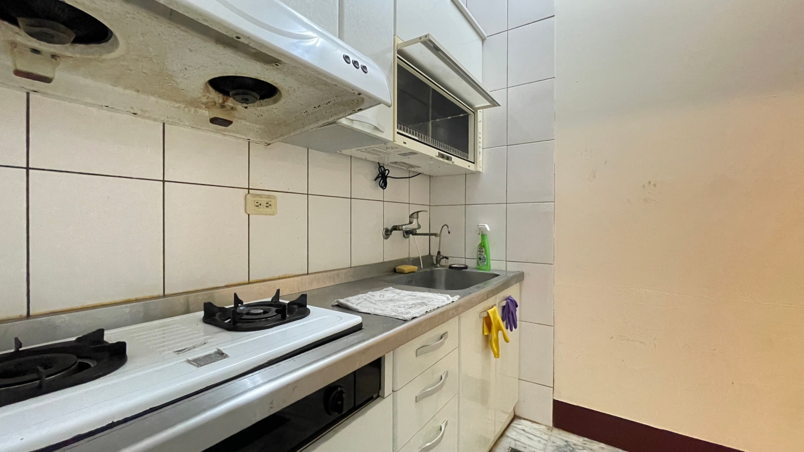 衛道路公寓一樓有大後院房屋室內格局與周邊環境