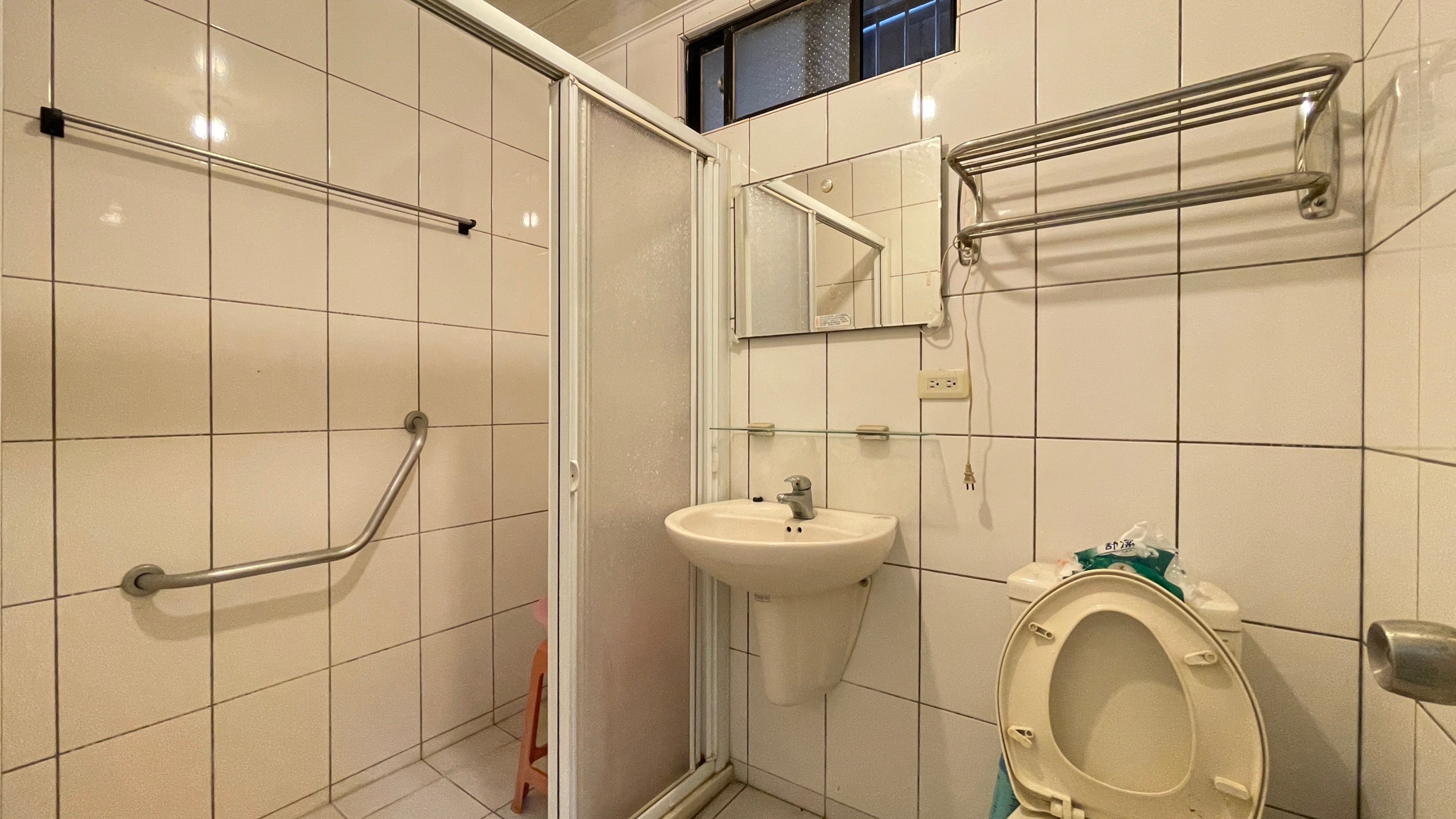 衛道路公寓一樓有大後院房屋室內格局與周邊環境