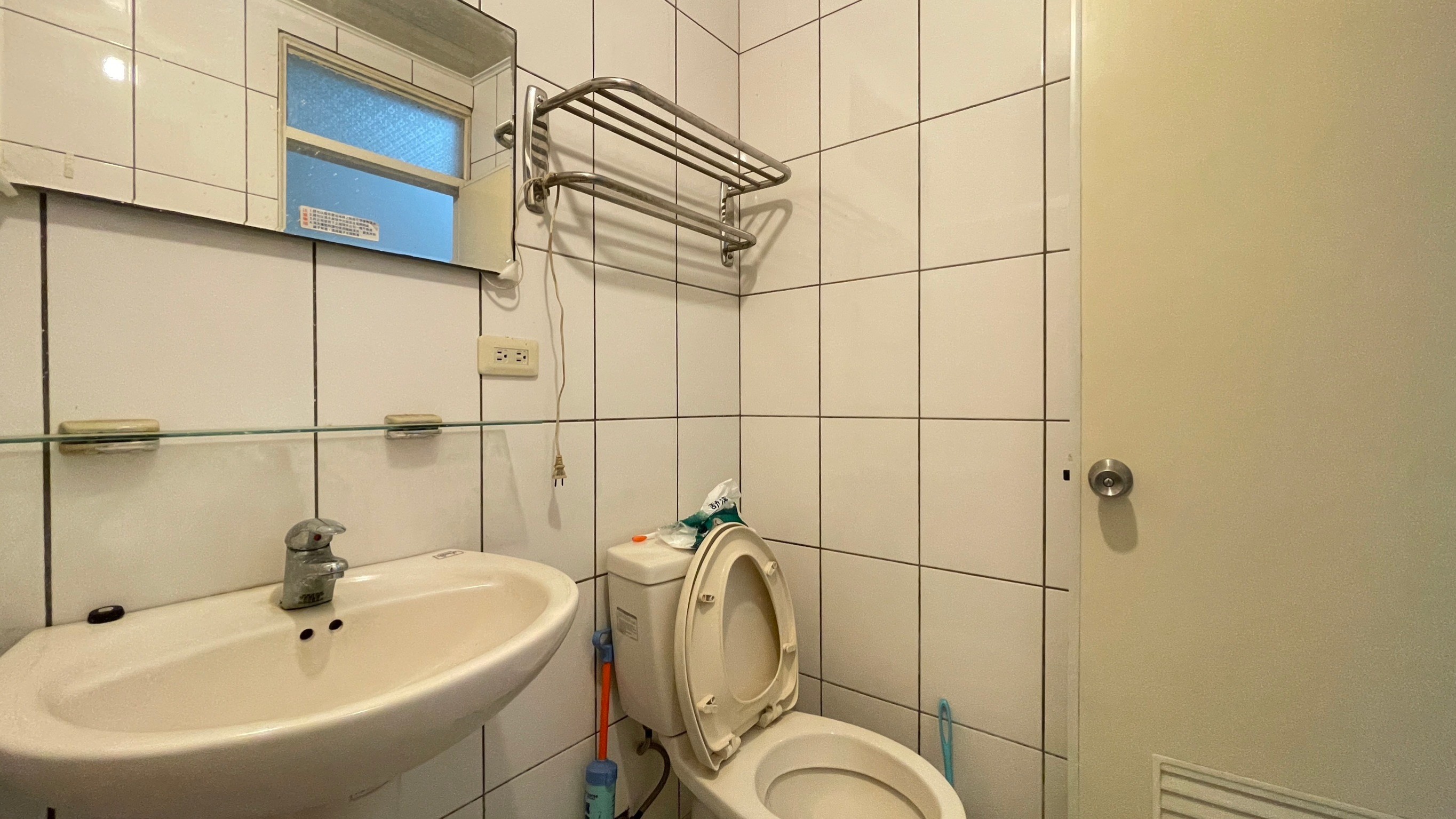 衛道路公寓一樓有大後院房屋室內格局與周邊環境