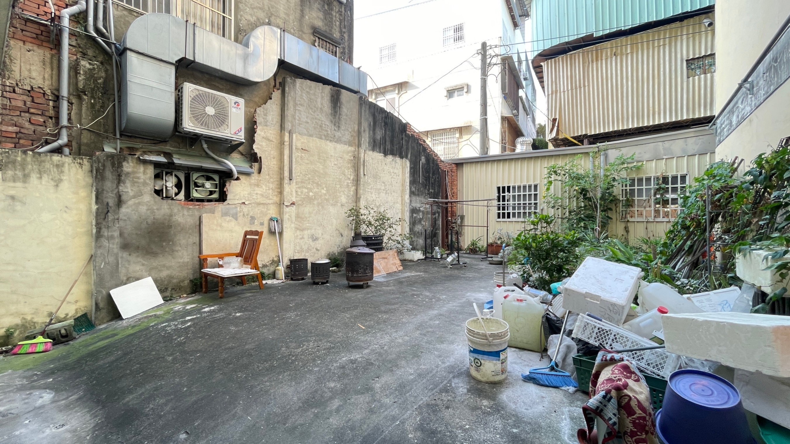 衛道路公寓一樓有大後院房屋室內格局與周邊環境